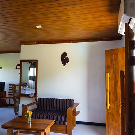 Eco Hotel Black & White - Anuradhapura ミヒンタレー エクステリア 写真