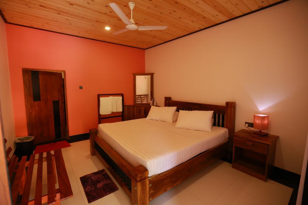 Eco Hotel Black & White - Anuradhapura ミヒンタレー エクステリア 写真